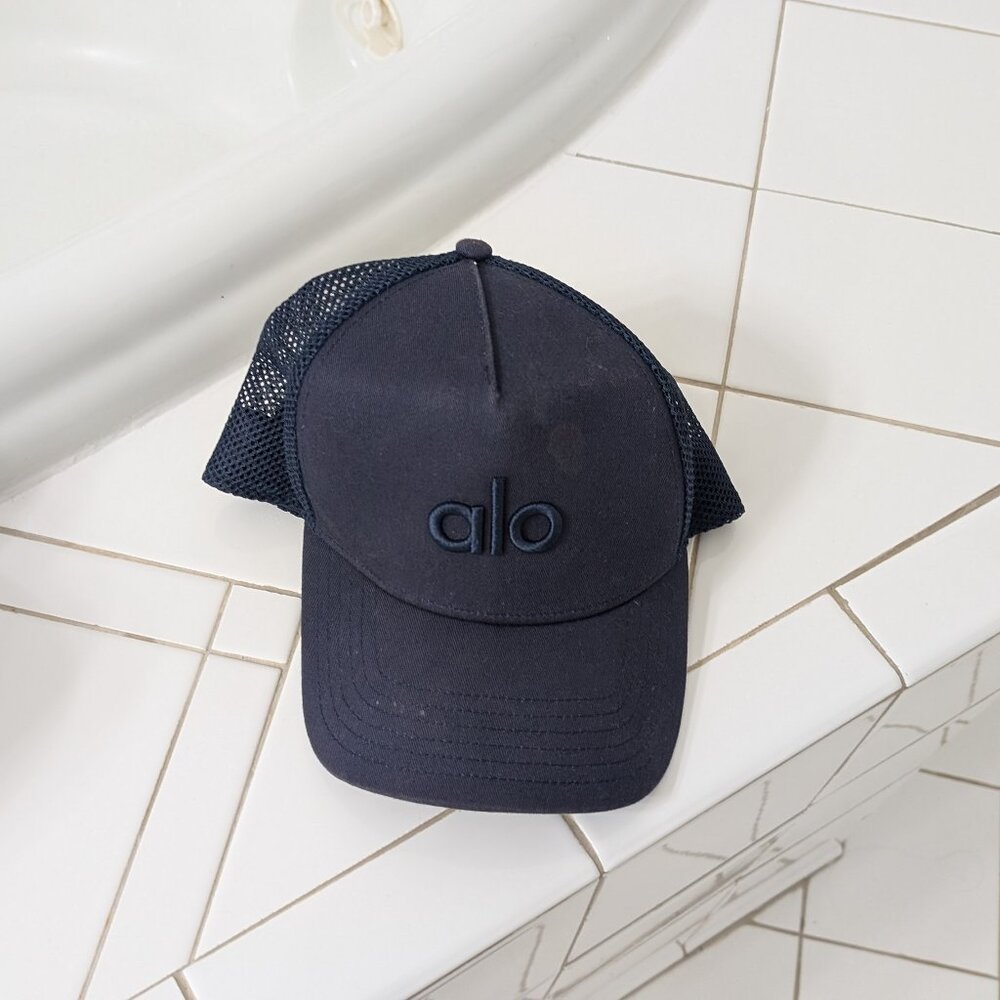 Alo Yoga District Trucker Hat Navy